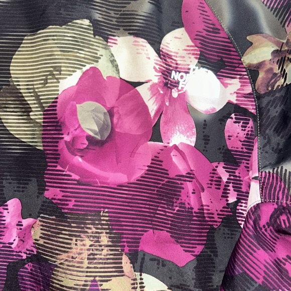 NorthFace windbreaker - Picture 3 of 6